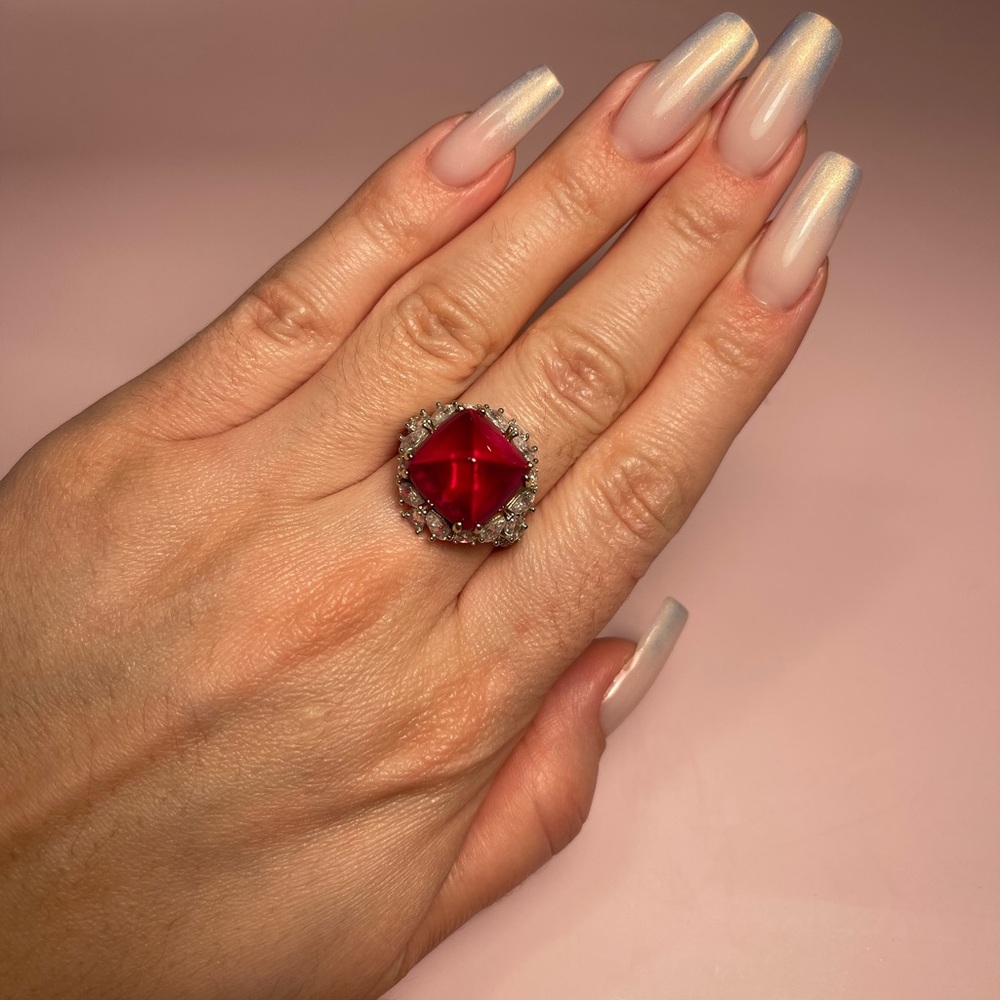 Elegant Red Gemstone Ring Sugarloaf